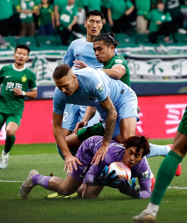 西亚卡姆遭遇十二持续失利，雄鹿教练压力巨大！引发球迷热议的简单介绍