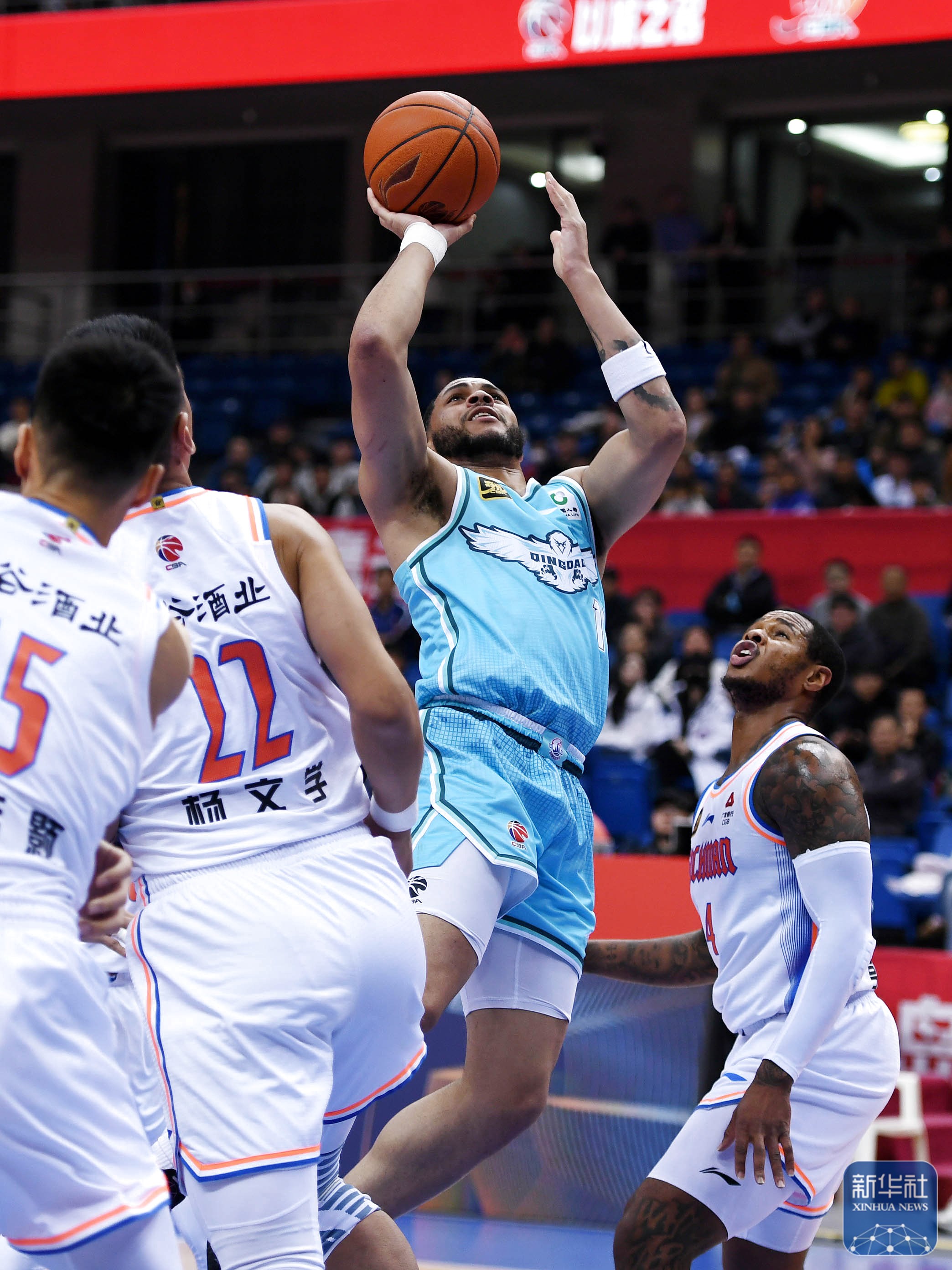 山东男篮训练开放日，集结日扳平良机引欢呼，中超在即，资深球员宣示担当的简单介绍